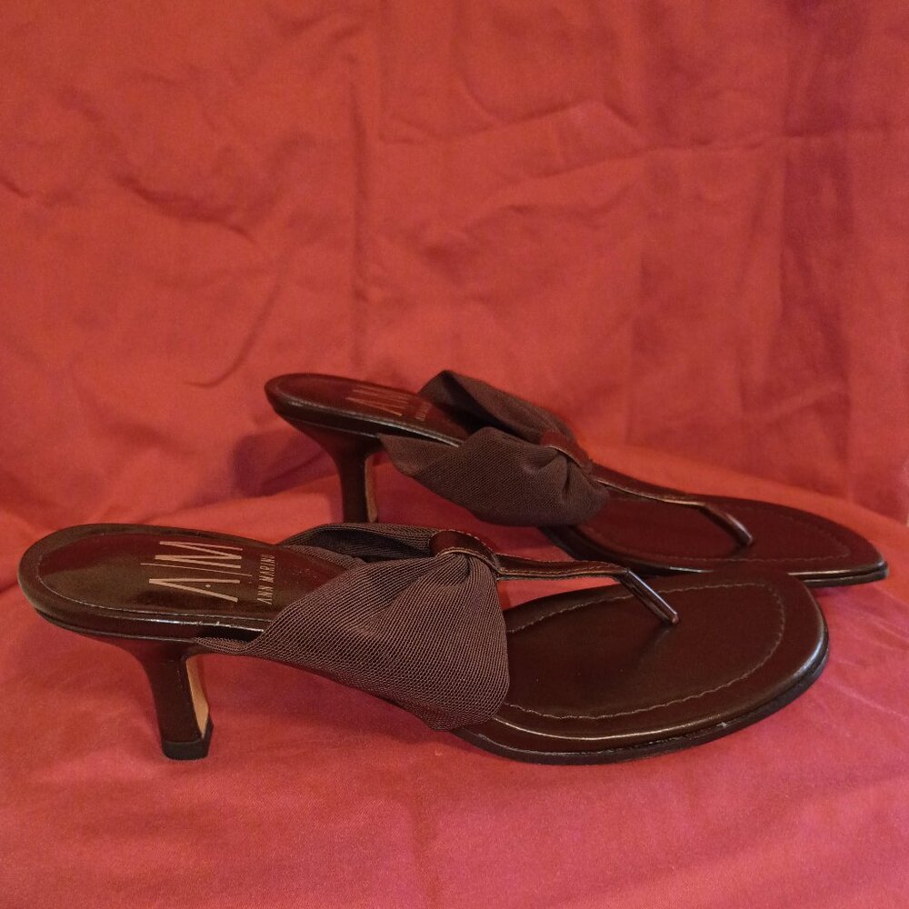 Ann Marino - Brown Thong-Toe Kitten Heel - Size 6.5 - Picture 9 of 10